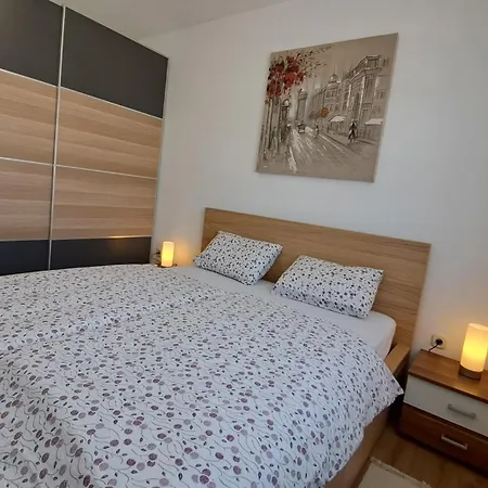 Daiya Apartment *